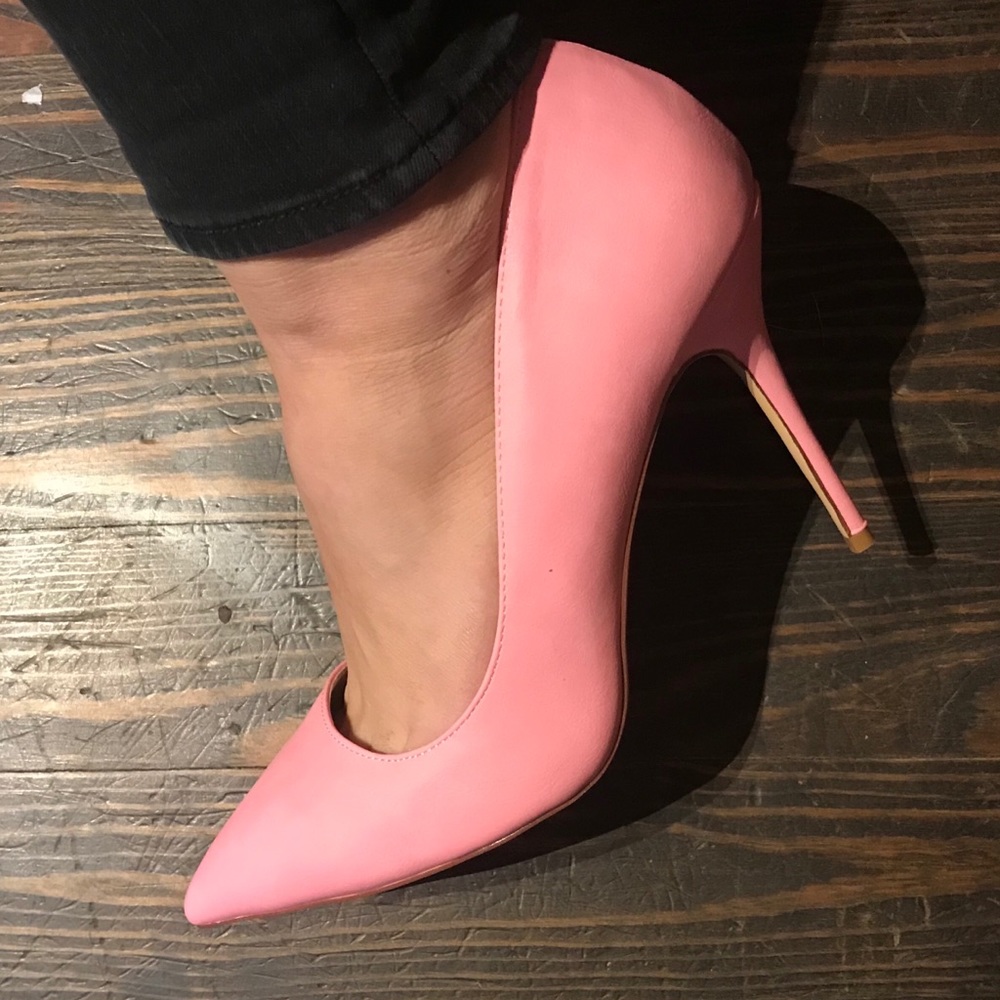 Pastel Barbie Pink Classic High Heel Pumps - Picture 2 of 4